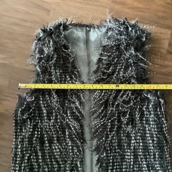Synthetic faux feather vest - Picture 5 of 7
